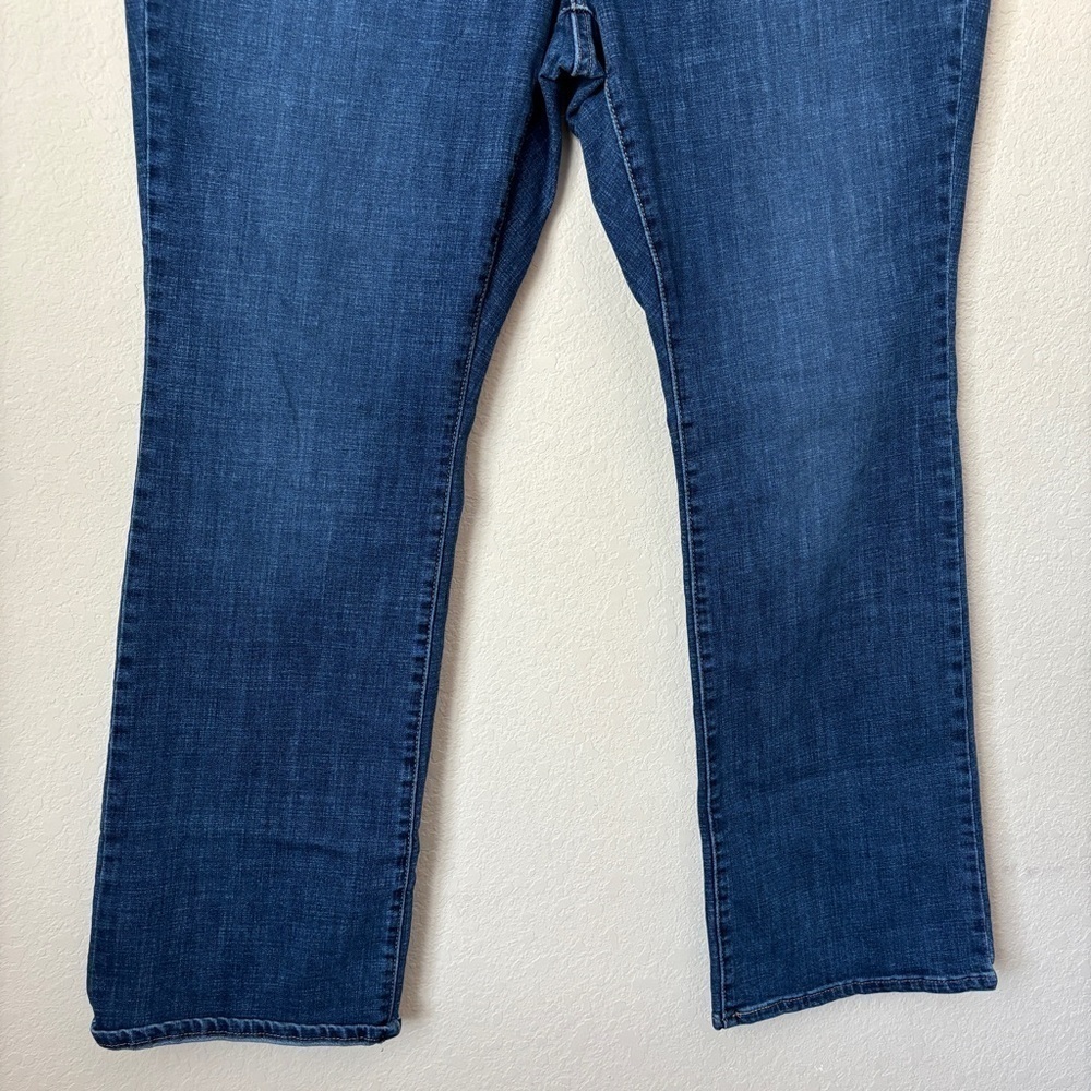 Levi's 20W Classic Bootcut Essential Denim Jeans - Picture 6 of 12